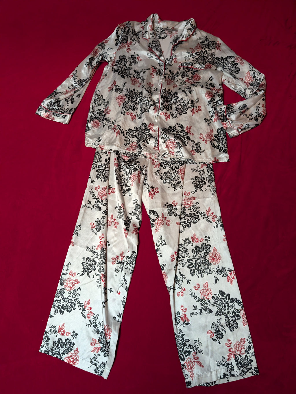 Morgan Taylor Intimates White, Black & Red Rose Pajama Set size Large