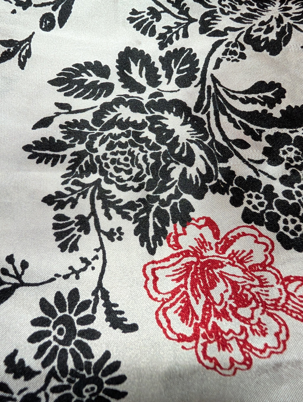 Morgan Taylor Intimates White, Black & Red Rose Pajama Set size Large