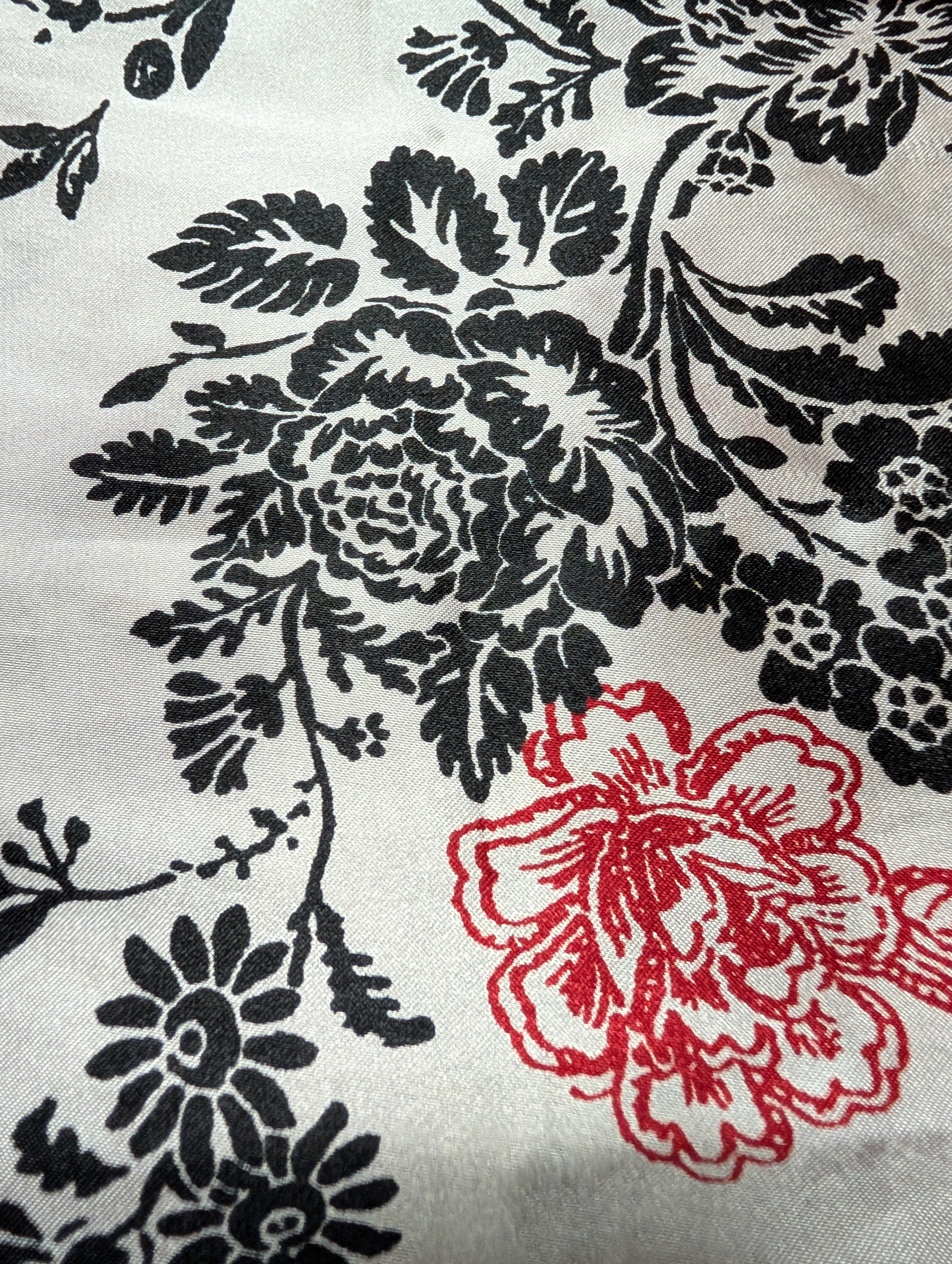 Morgan Taylor Intimates White, Black & Red Rose Pajama Set size Large