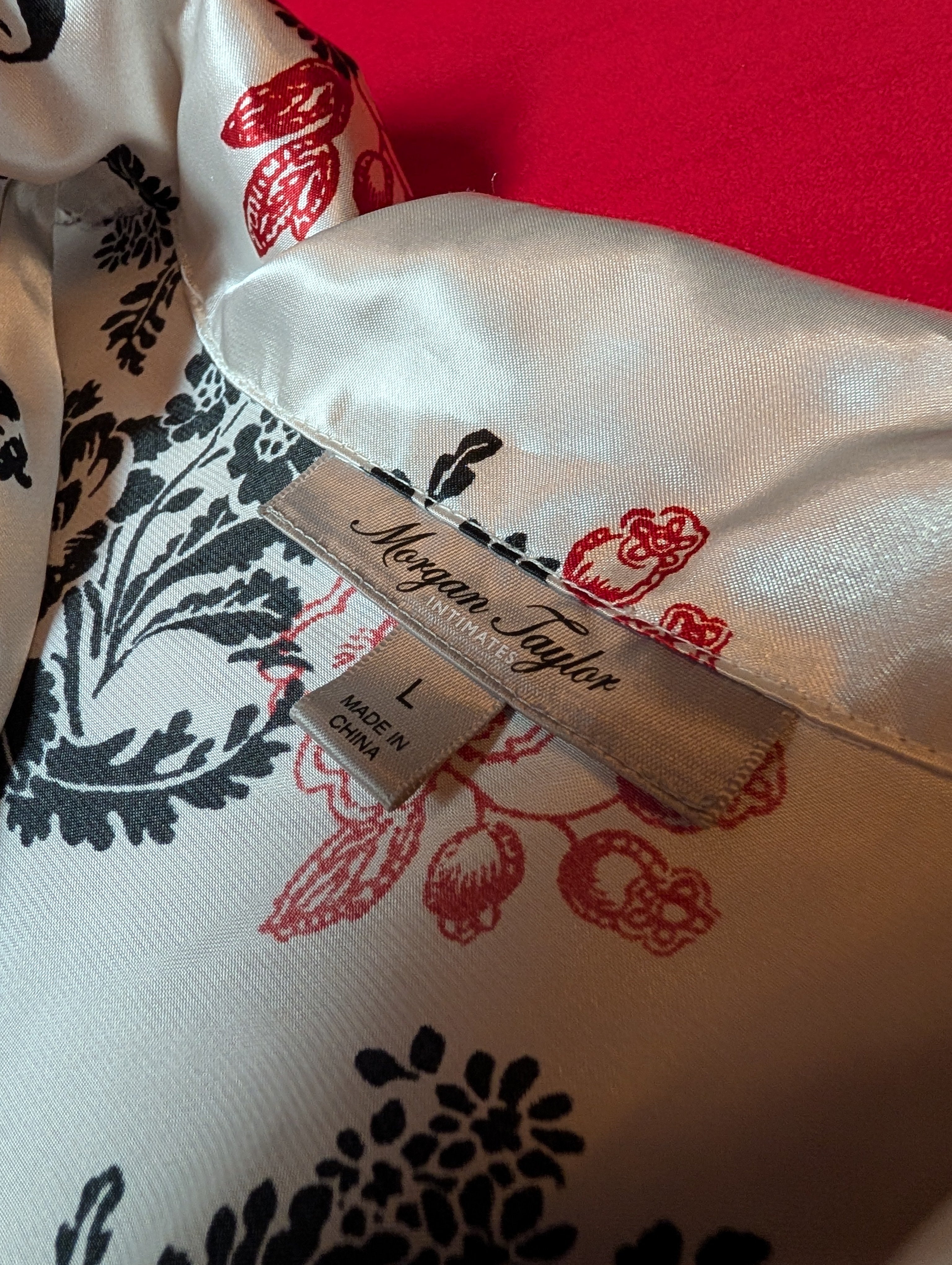 Morgan Taylor Intimates White, Black & Red Rose Pajama Set size Large