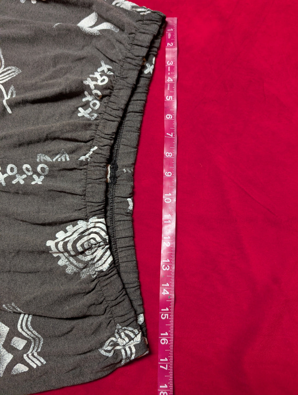 Geometric & Floral Grey Cropped Pants Short Sleeve Pajama Set size Large
