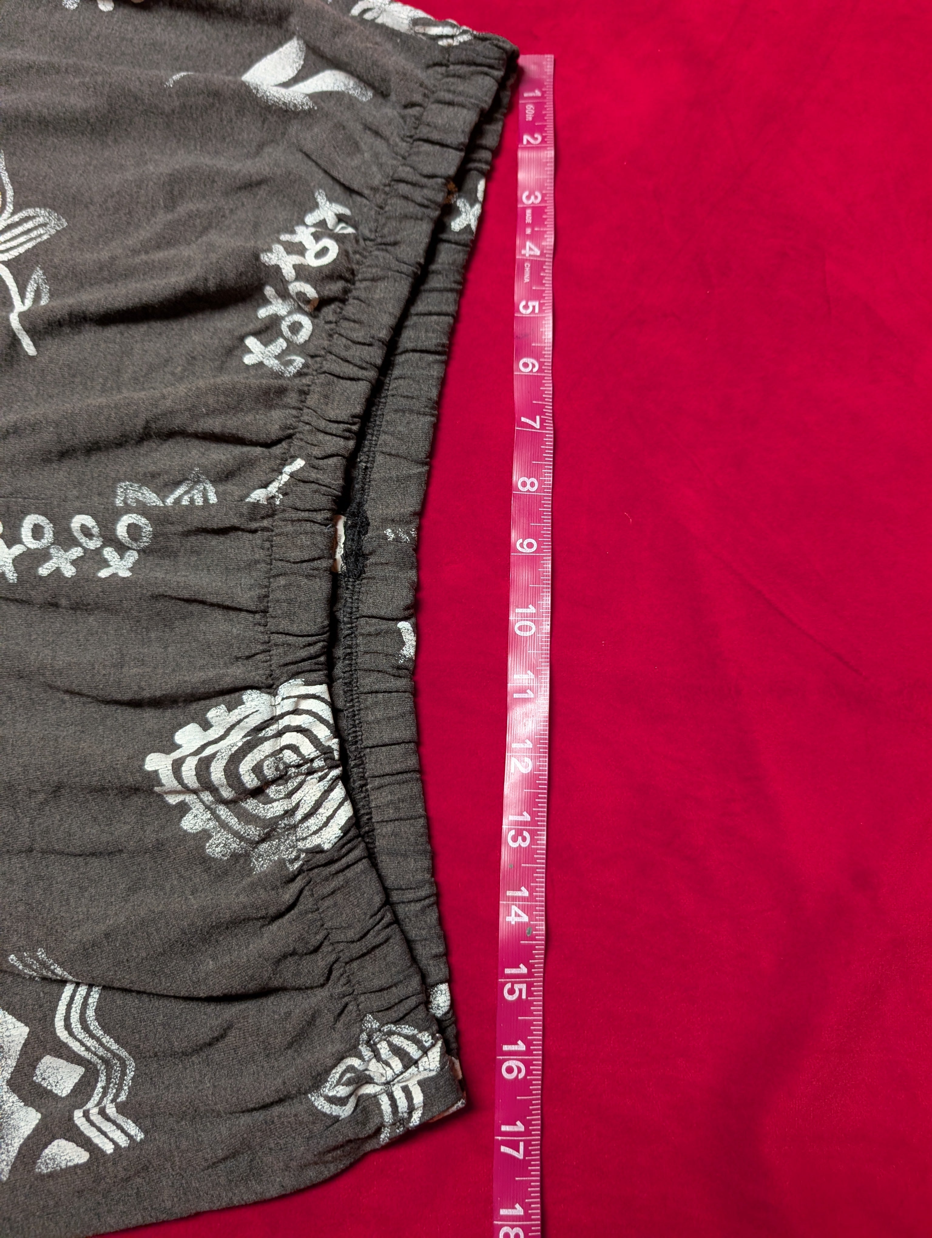 Geometric & Floral Grey Cropped Pants Short Sleeve Pajama Set size Large