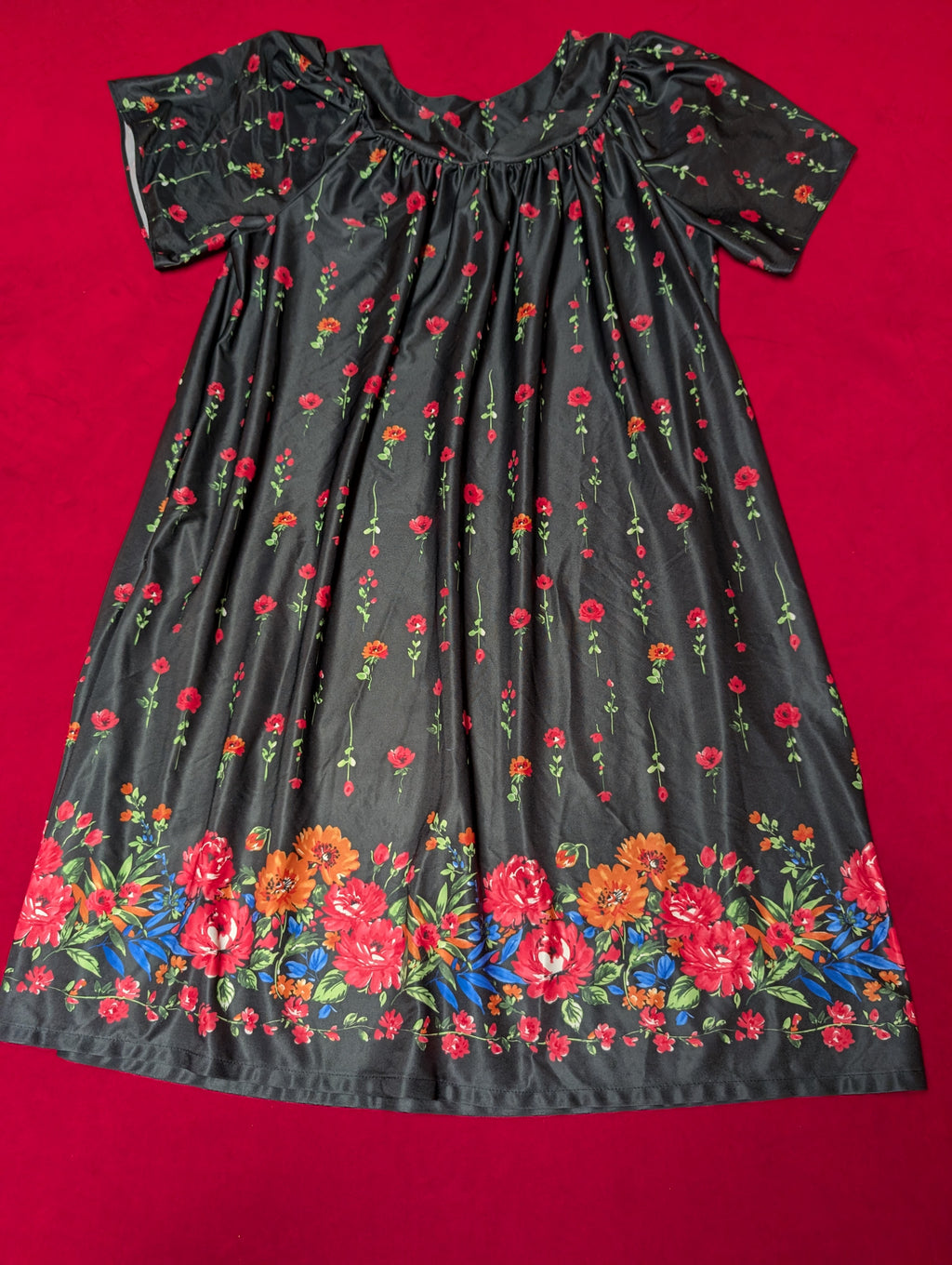 Retro Black Floral Short Sleeved Nightgown size 1X / XL