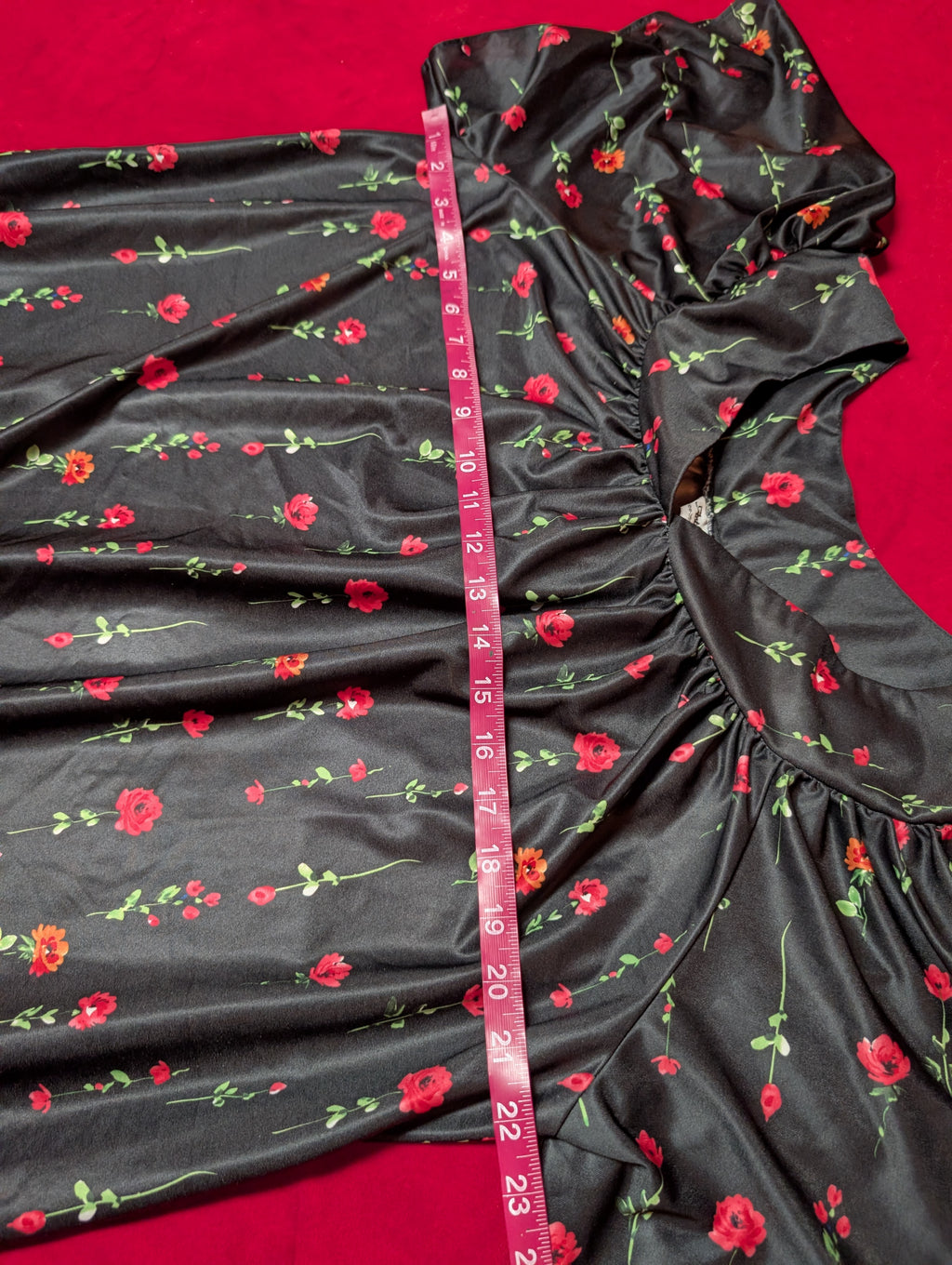 Retro Black Floral Short Sleeved Nightgown size 1X / XL