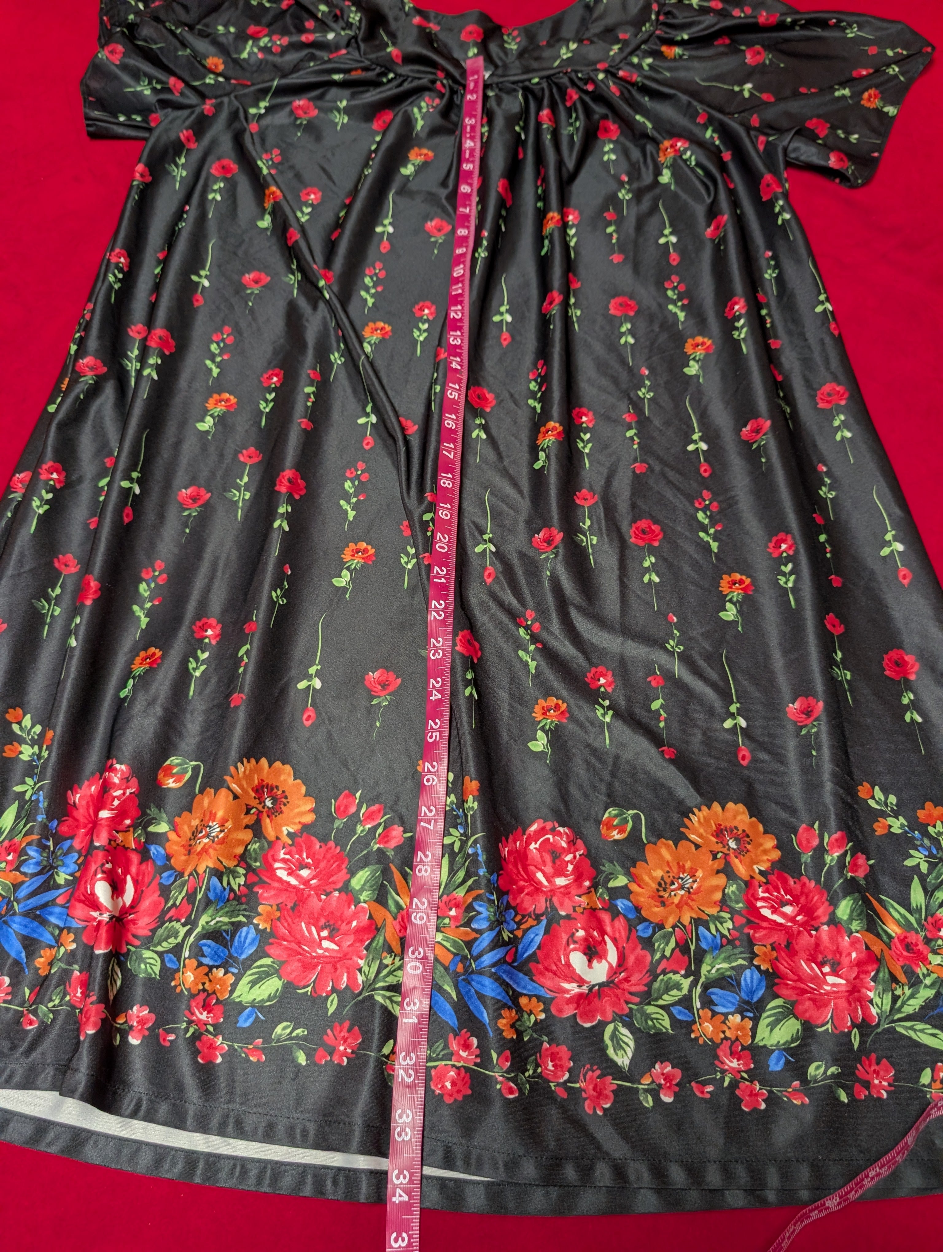Retro Black Floral Short Sleeved Nightgown size 1X / XL