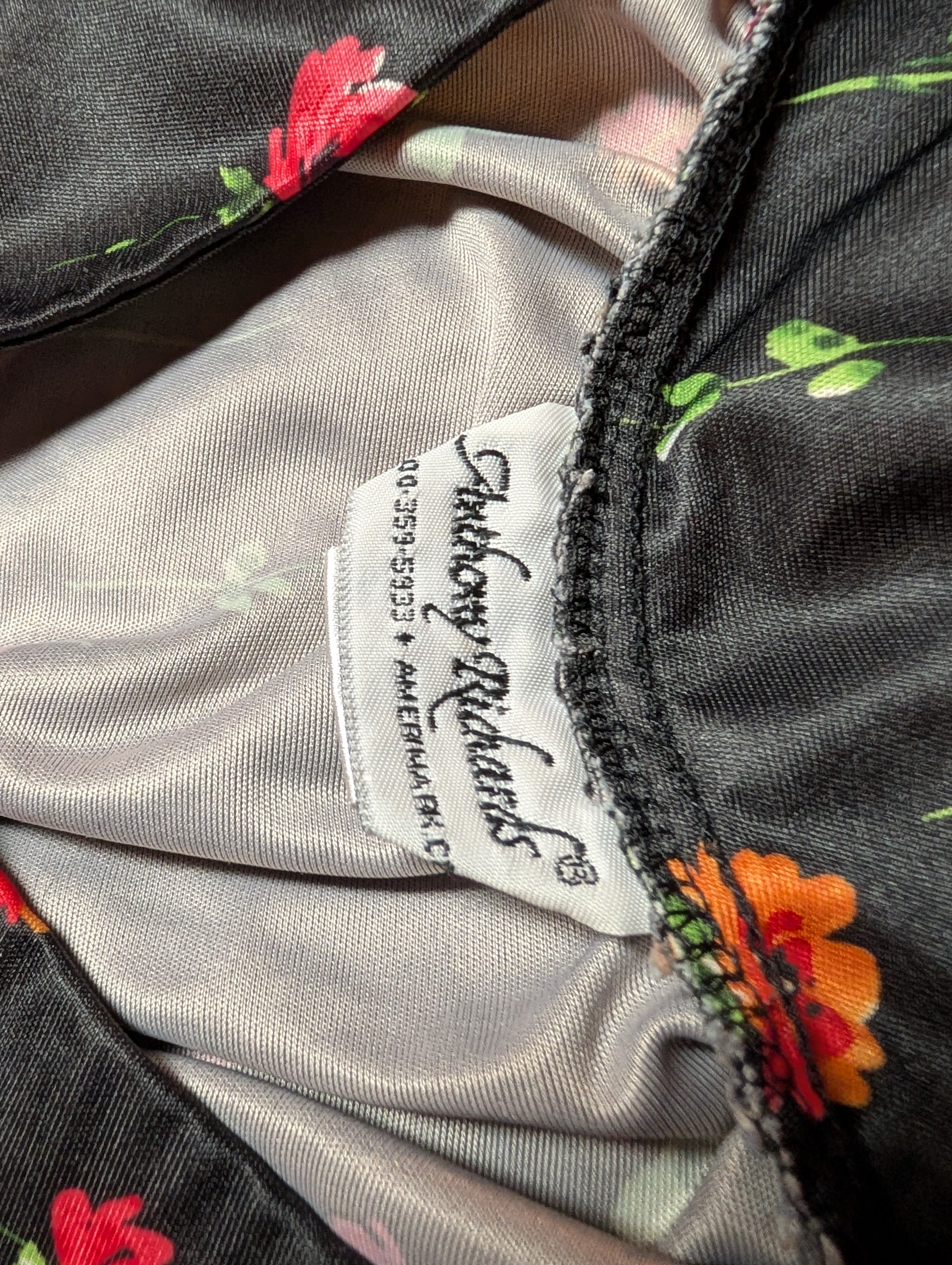 Retro Black Floral Short Sleeved Nightgown size 1X / XL
