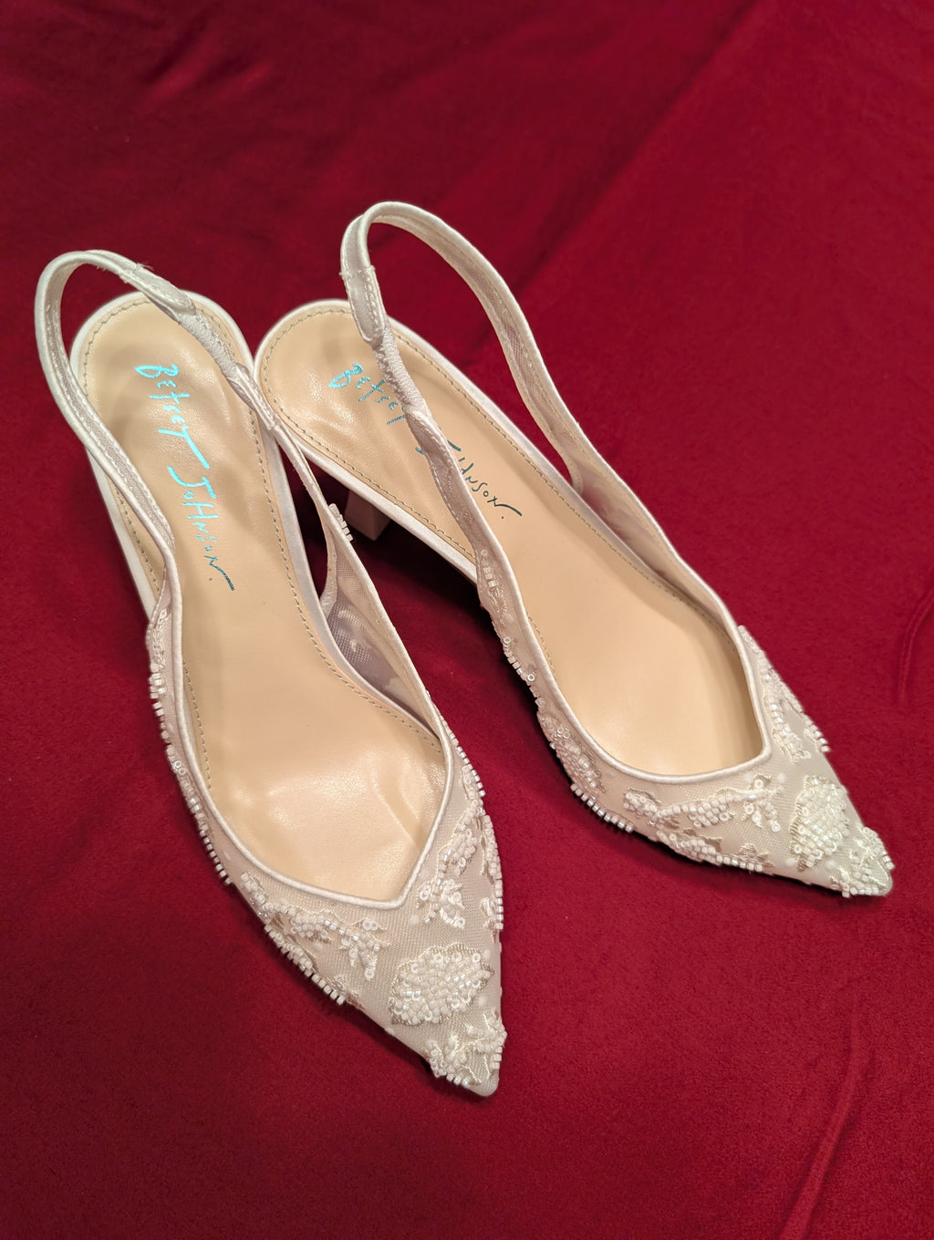 Betsey Johnson Bridal White Floral Beaded & Mesh Slingback Kitten Heel Pumps size 7.5