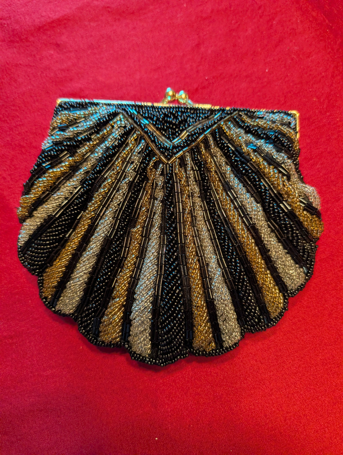 Vintage La Regale Beaded Tri-Color Shell Clutch Shoulder Bag in Black, Gold, Silver
