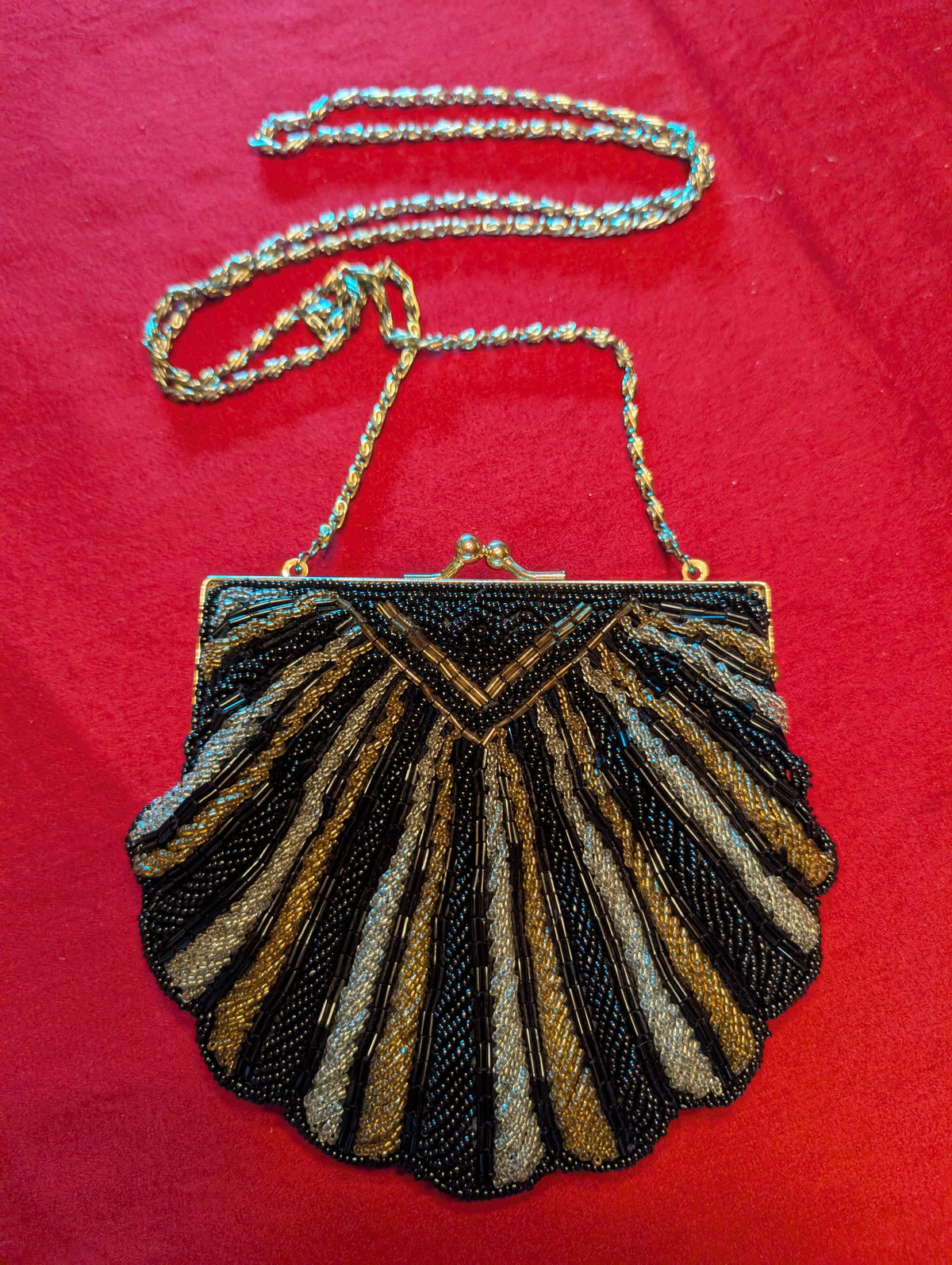 Vintage La Regale Beaded Tri-Color Shell Clutch Shoulder Bag in Black, Gold, Silver