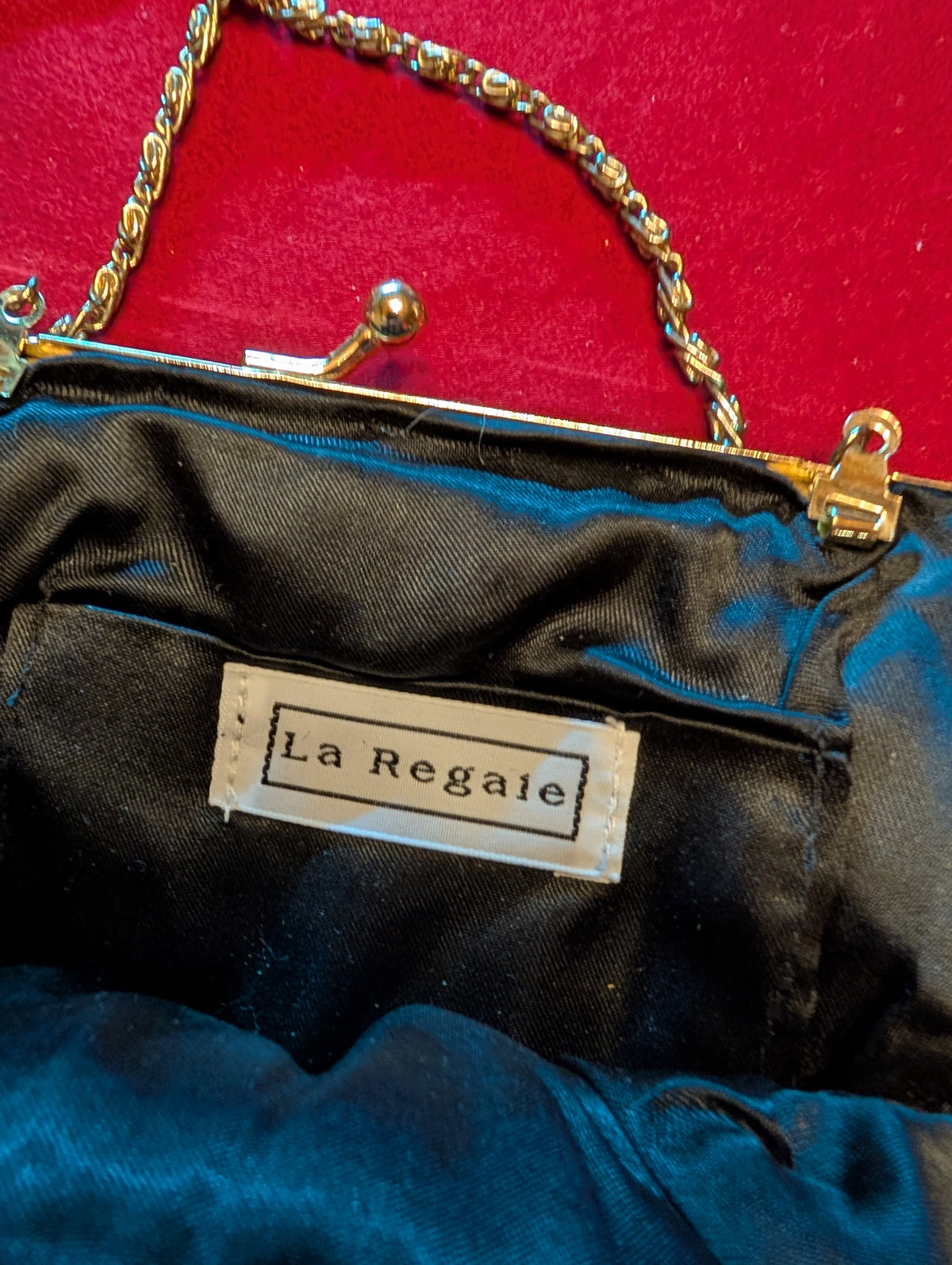 Vintage La Regale Beaded Tri-Color Shell Clutch Shoulder Bag in Black, Gold, Silver