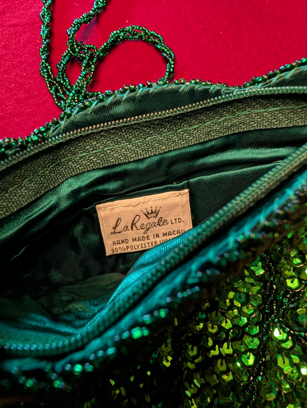 Deadstock Vintage La Regale Beaded Sequin Clutch Zip Handbag with Shoulder Strap in Emerald Green Leaf