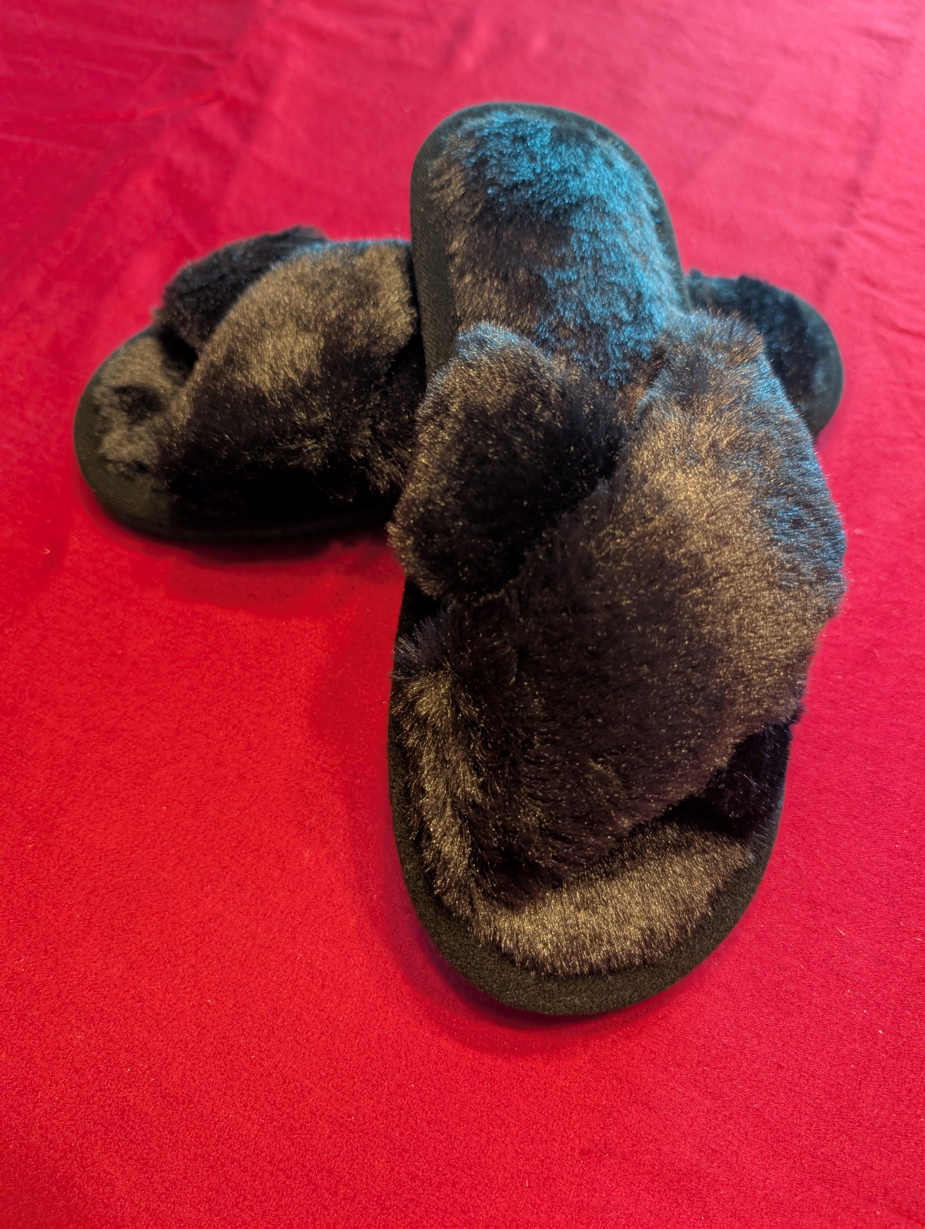 Faux Fur Fuzzy Criss Cross Slippers in Black size 8 Regular