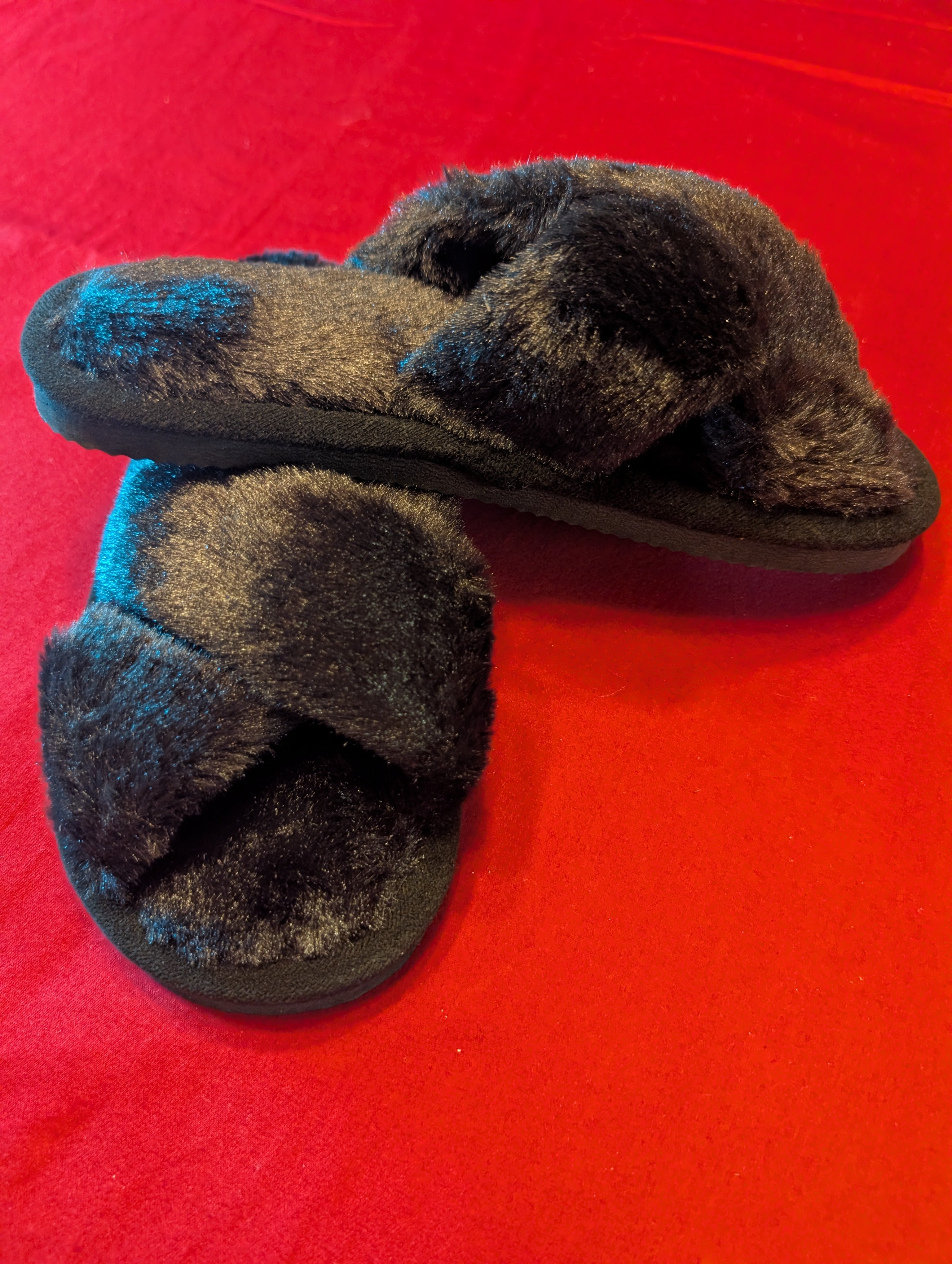 Faux Fur Fuzzy Criss Cross Slippers in Black size 8 Regular
