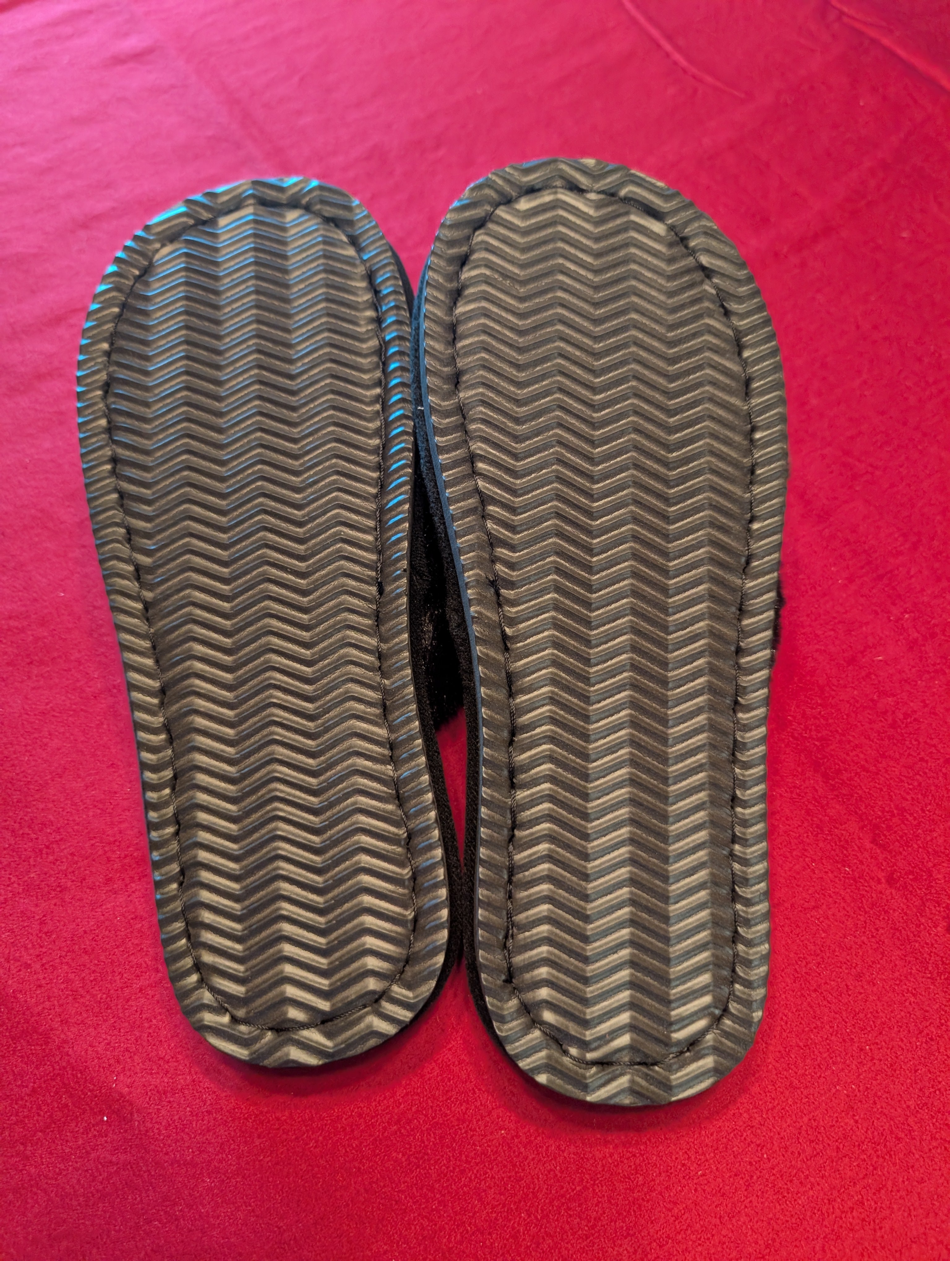 Faux Fur Fuzzy Criss Cross Slippers in Black size 8 Regular