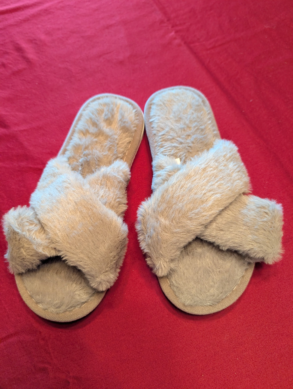 Faux Fur Fuzzy Criss Cross Slippers in Taupe Grey size 8 Regular