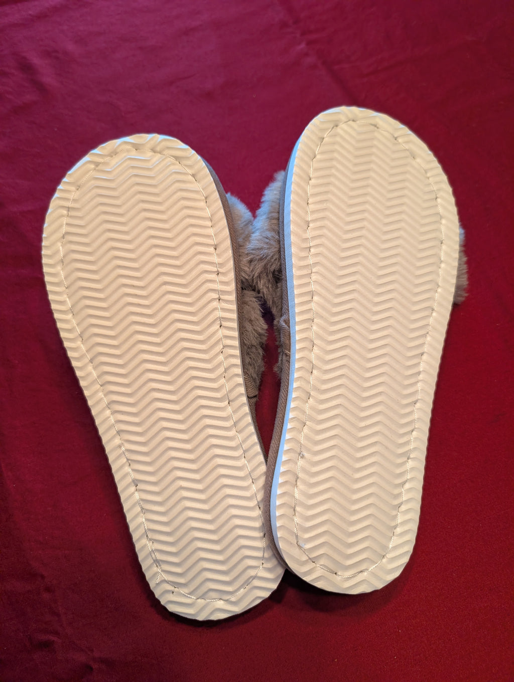 Faux Fur Fuzzy Criss Cross Slippers in Taupe Grey size 8 Regular