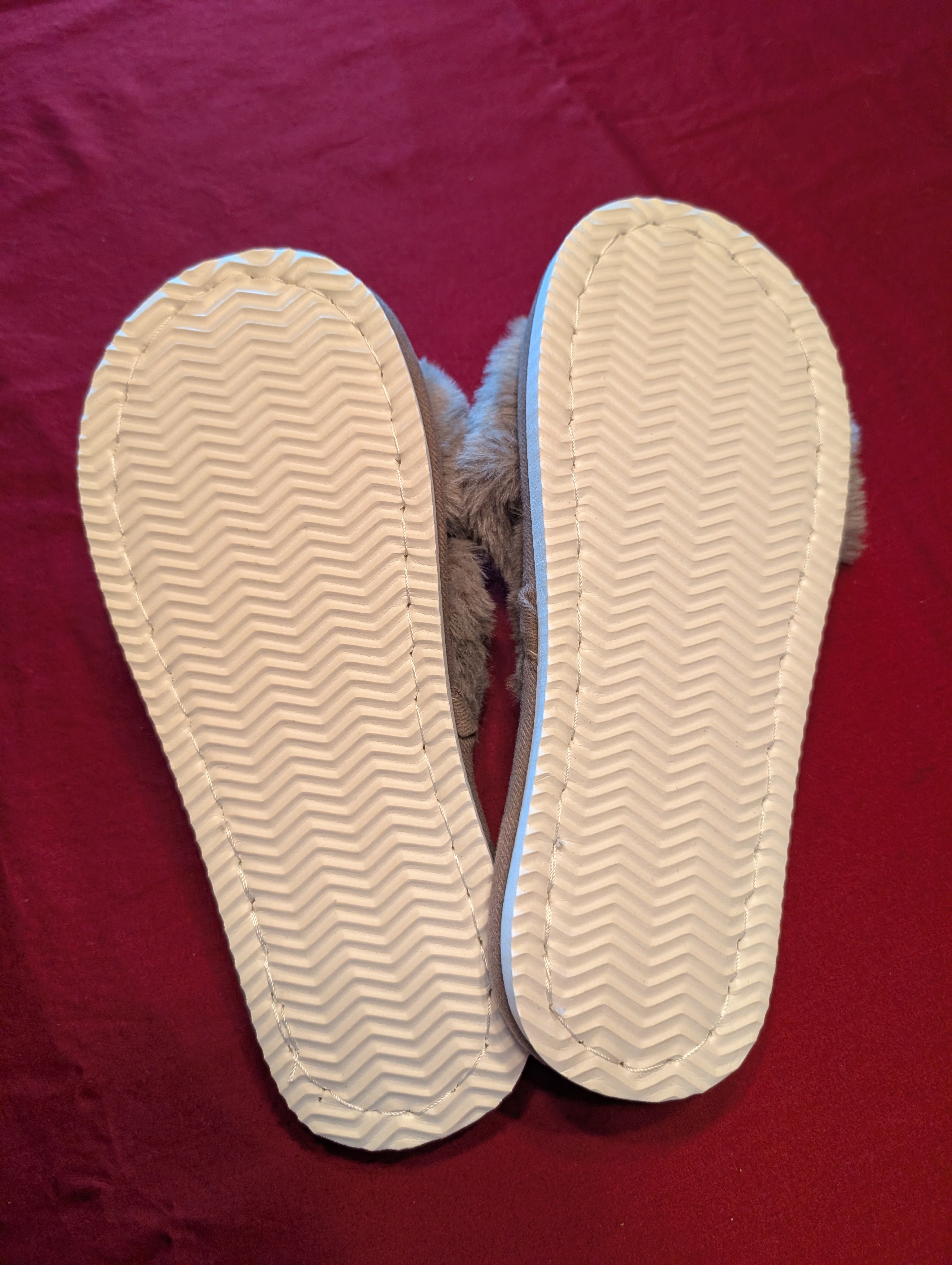 Faux Fur Fuzzy Criss Cross Slippers in Taupe Grey size 8 Regular