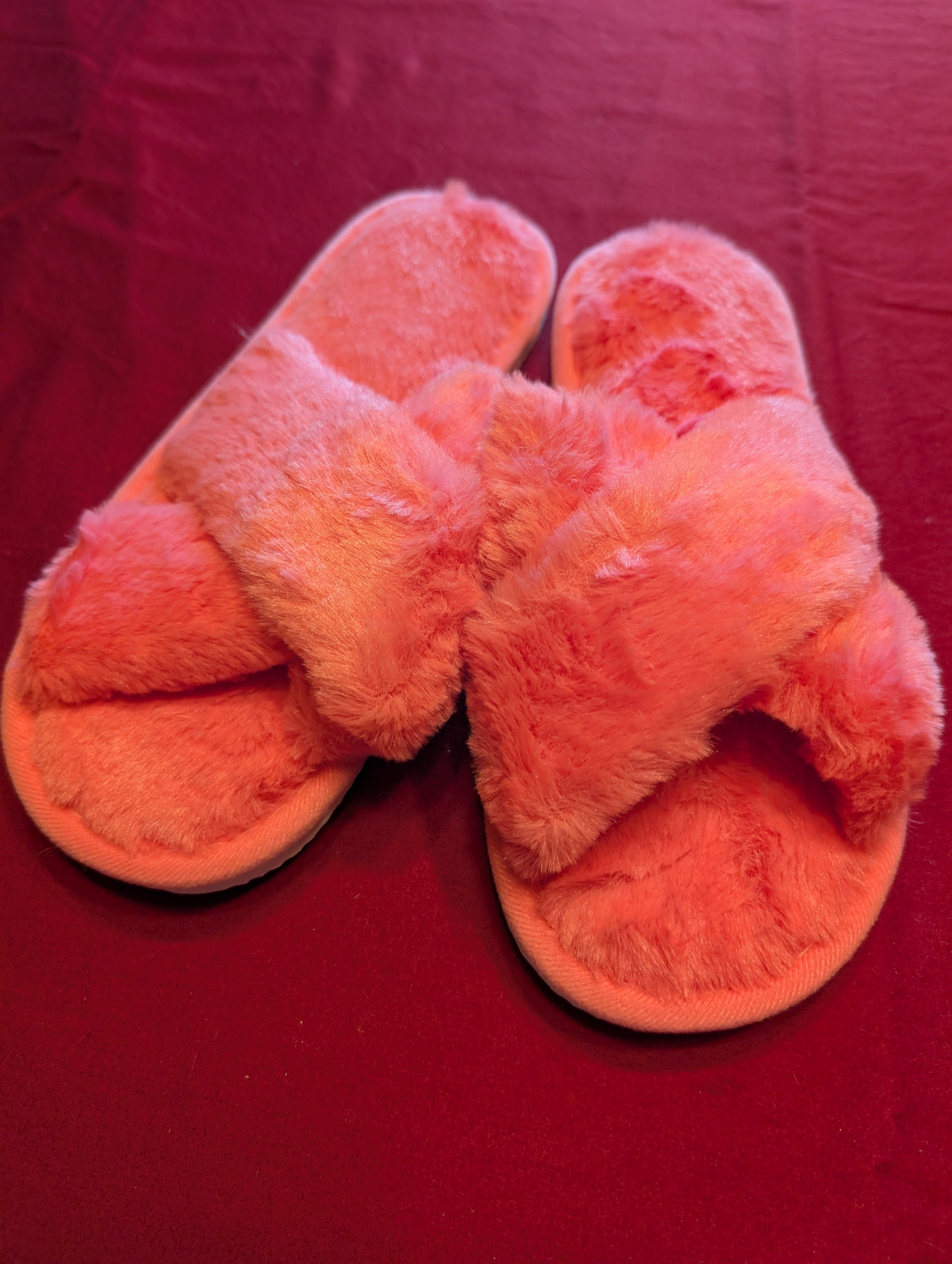 Faux Fur Fuzzy Criss Cross Slippers in Bubblegum Pink size 8 Regular