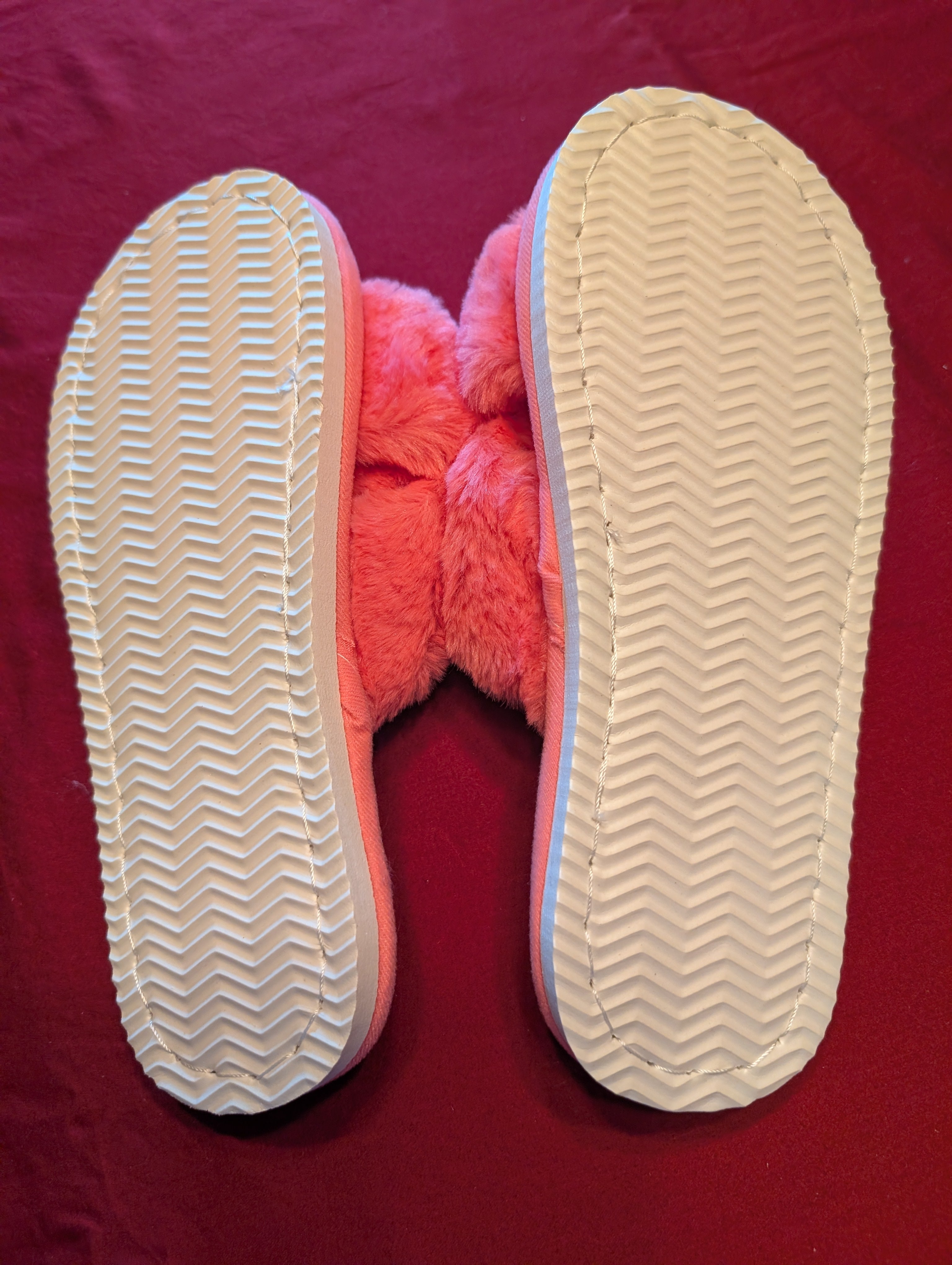 Faux Fur Fuzzy Criss Cross Slippers in Bubblegum Pink size 8 Regular